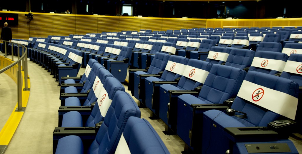 La Commission prévoit d'organiser le 30 novembre un forum réunissant les pays membres de l'UE et de l'espace Schengen (qui regroupe 22 des 27 pays de l'UE, plus la Norvège, l'Islande, la Suisse et le Liechtenstein), afin de préparer une « stratégie » pour mai 2021. (Virginia Mayo / POOL / AFP)