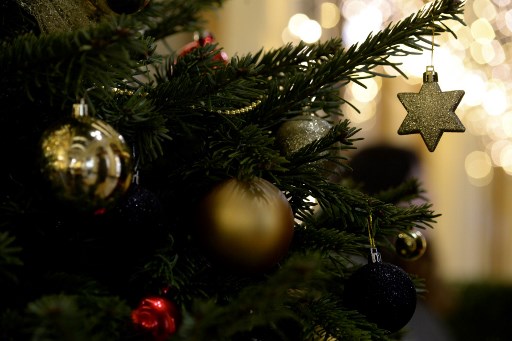 Sapin de Noël près de la mairie de Paris en décembre 2019 (Aurore Mesenge / AFP)