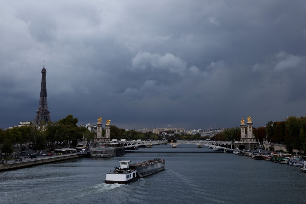 Hommage aux Invalides pour l'officier français mort dans un crash au Sinaï