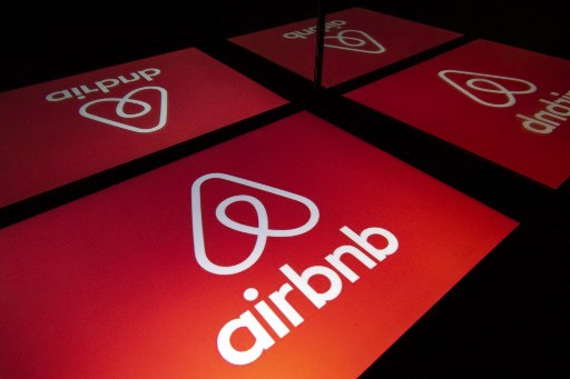 Sur le point d'entrer en Bourse, Airbnb rebondit malgré la pandémie