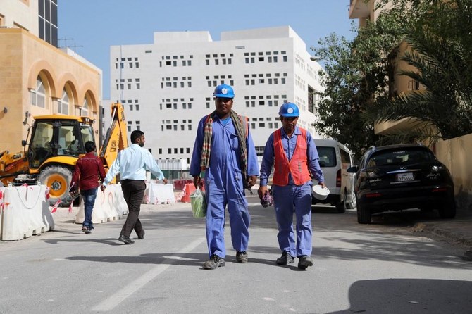 Le Qatar devrait sévir contre les employeurs abusifs et renforcer l’application de ses réformes du travail, si l’État veut tenir ses promesses de protéger les droits des travailleurs, a déclaré Amnesty International. (Fichier / AFP)
