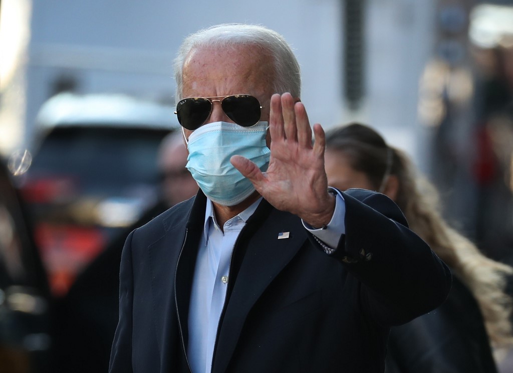 La volonté de Donald Trump de retirer de nouvelles troupes américaines d'Afghanistan pourrait enhardir les talibans, mais ils devront aussi composer avec son successeur Joe Biden, qui pourrait se montrer plus intransigeant à leur égard, selon les analystes. (AFP)