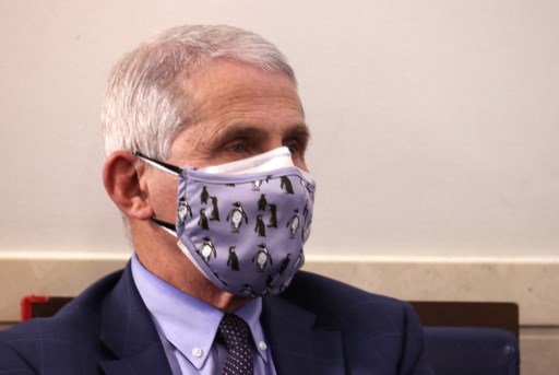 Le Dr Fauci assure que les vaccins anti-Covid n'ont pas été bâclés