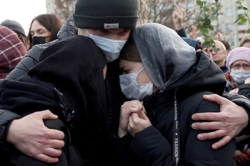 Des milliers de Bélarusses aux funérailles d'un opposant mort après son arrestation