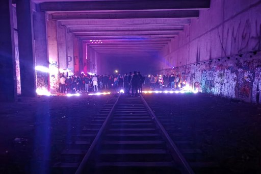 Dans une fête clandestine à Paris, le mirage d'un monde sans pandémie