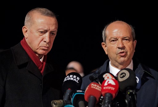 Erdogan poursuit sa diplomatie bagarreuse malgré son coût économique