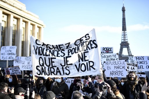 Producteur frappé par des policiers : Emmanuel Macron "très choqué" par la vidéo