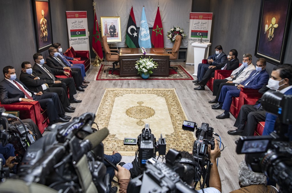 Des représentants Libyens assistant à une réunion au Maroc. (AFP)