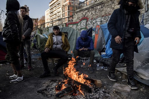 Incendie à Paris dans un foyer de migrants: huit blessés