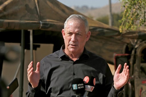 Israël: Gantz reporte une enquête sur une affaire visant des proches de Netanyahu