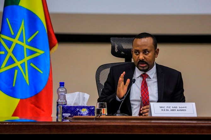 Le Premier ministre éthiopien Abiy Ahmed fait des gestes à la Chambre des représentants du peuple à Addis-Abeba, en Éthiopie, le 30 novembre 2020 (AFP)