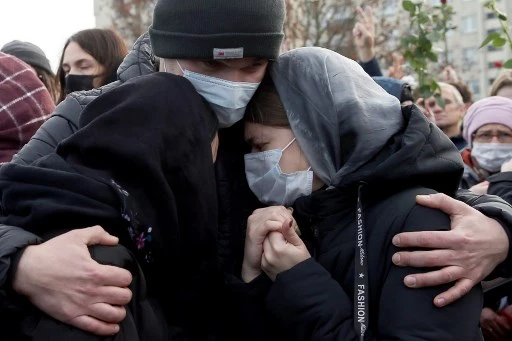 Des milliers de Bélarusses aux funérailles d'un opposant mort après son arrestation