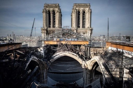 Bachelot juge «irrecevable» l'idée de vitraux contemporains pour Notre-Dame
