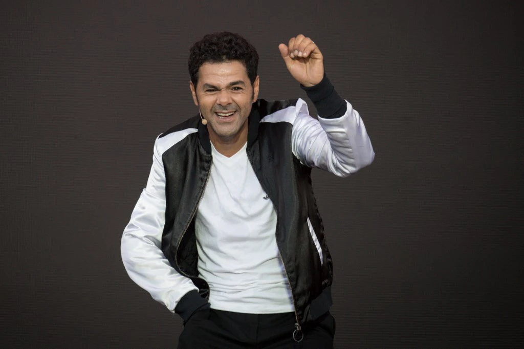 L'humoriste français Jamel Debbouze sur scène. (AFP)