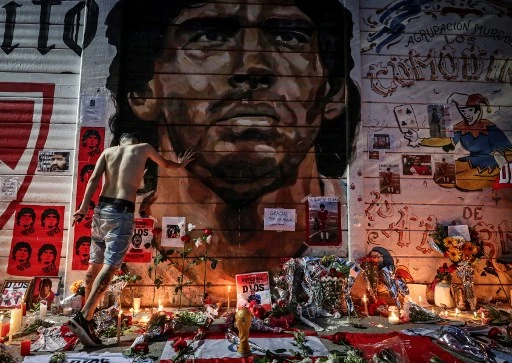 La presse française pleure Maradona, «l'éternel», le «surnaturel»