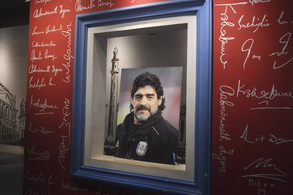 L'avocat de Maradona dénonce "l'idiotie criminelle" des ambulanciers, arrivés trop tard