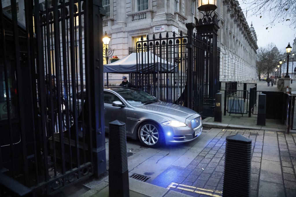 Le Premier ministre britannique Boris Johnson en route pour une réunion à Bruxelles avec la chef de l'UE Ursula von der Leyen. (AFP)