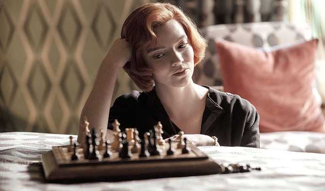 «Le Jeu de la dame», une série Netflix qui incite les Saoudiens à jouer aux échecs