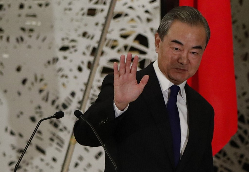 Le ministre chinois des Affaires étrangères Wang Yi a assuré vendredi que Pékin était prêt à coopérer avec le président élu des Etats-Unis Joe Biden sur plusieurs priorités. (ISSEI KATO / POOL / AFP)
