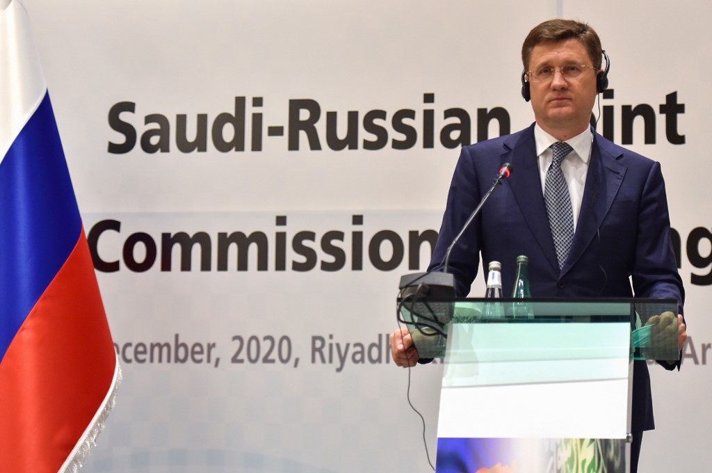 Le ministre russe de l'Énergie, Alexander Novak, prend la parole après une réunion du comité mixte saoudo-russe. (AFP)