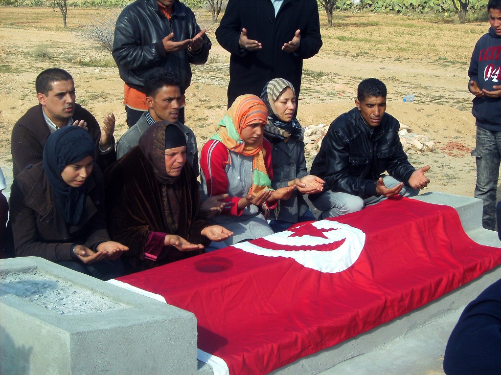 En 2015, Mabrouk Soltani, 17 ans, avait été décapité par un groupe extrémiste, un assassinat qui avait secoué l'opinion publique. Ses assassins avaient ordonné à son cousin, témoin de la scène, de ramener la tête enveloppée dans du plastique à la famille, selon des proches et le ministère de l'Intérieur.(AFP)