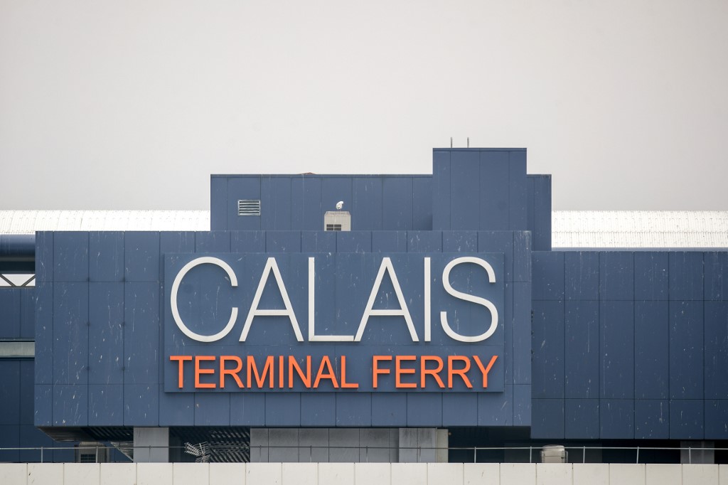 Calme plat au port de Calais, en France, après la suspension des transports en provenance du Royaume-Uni