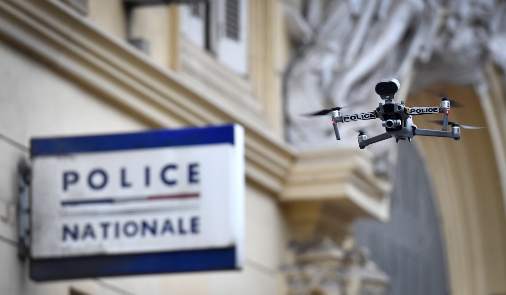 Le Conseil d'Etat, plus haute juridiction administrative française a interdit mardi l'usage de drones pour surveiller les manifestations sur la voie publique à Paris. (AFP)