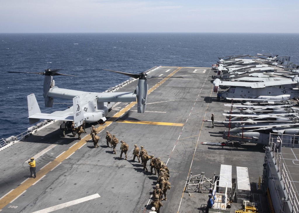 L’armée US déploie une force navale impressionnante au large de la Somalie