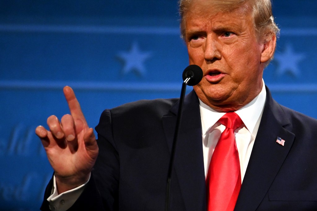 Trump rejette le plan de relance du Congrès et le qualifie de «honte»