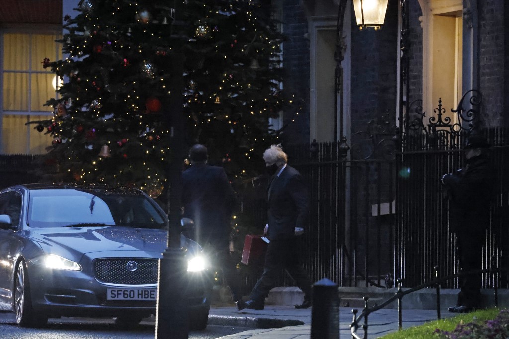 Le Premier ministre britannique Boris Johnson quitte Downing Street à Londres. (AFP)