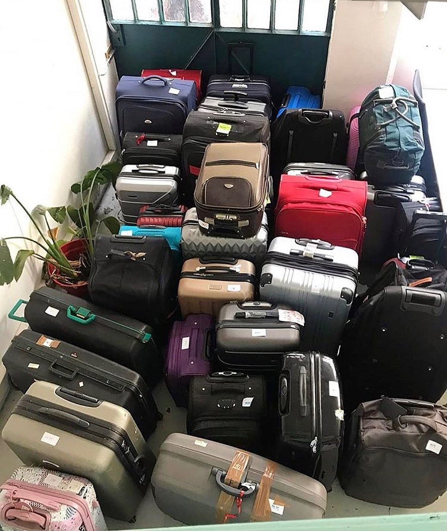 Préparation des valises à envoyer depuis Paris jusqu'à Beyrouth. (Photo fournie)