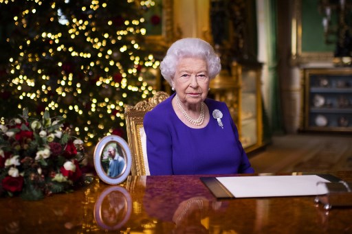 «Vous n'êtes pas seuls», assure Elizabeth II aux Britanniques