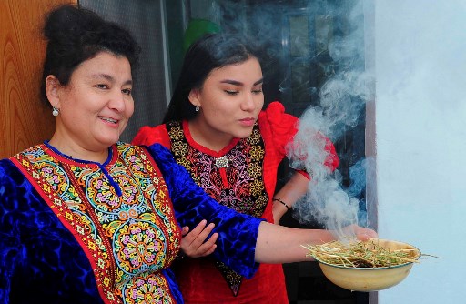 Le président du Turkménistan propose la réglisse contre le coronavirus