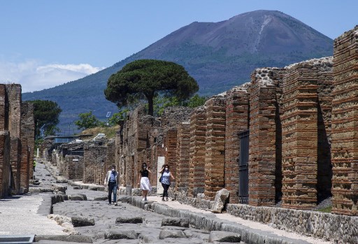 Un thermopolium, "fast-food" antique, découvert intact à Pompei