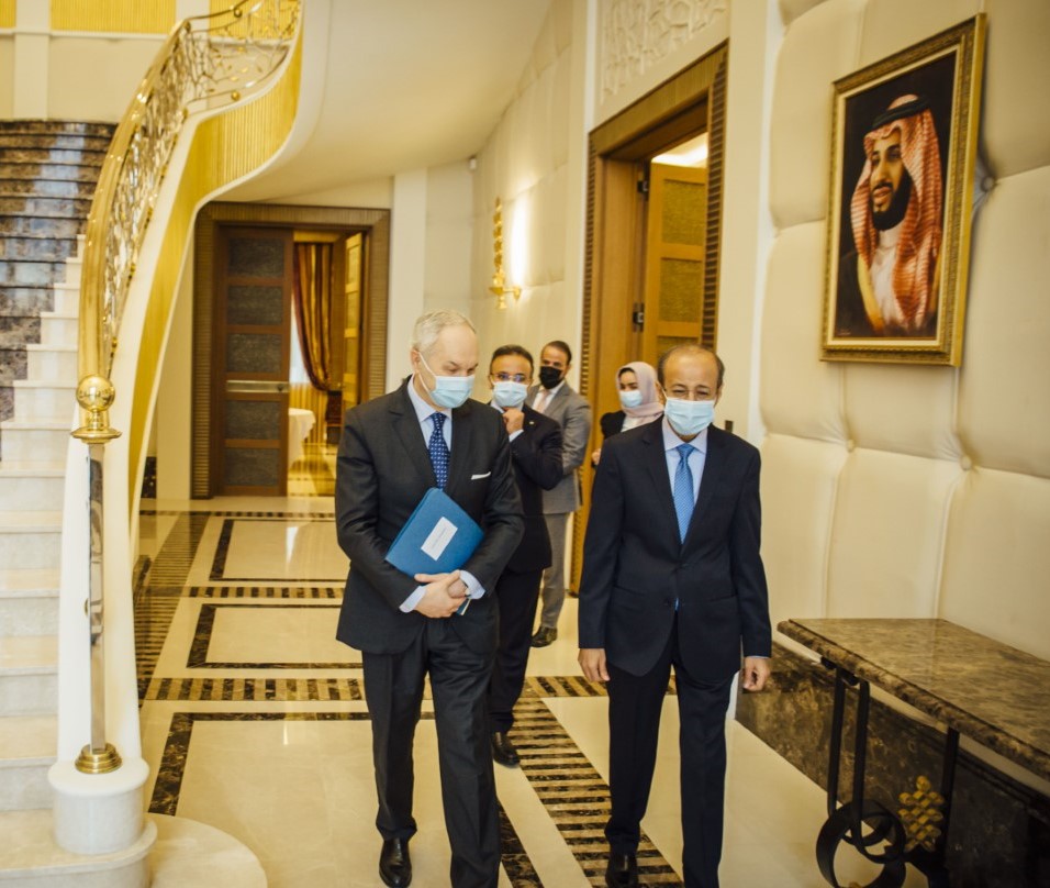 L'ambassadeur de l'Arabie saoudite en France présente ses lettres de créance à Paris