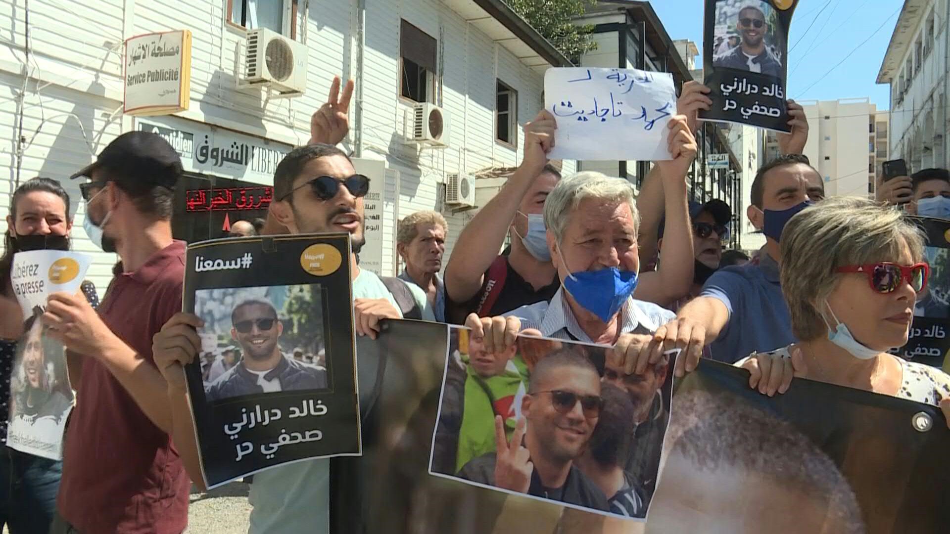 Alger serre à nouveau la vis contre les médias en ligne