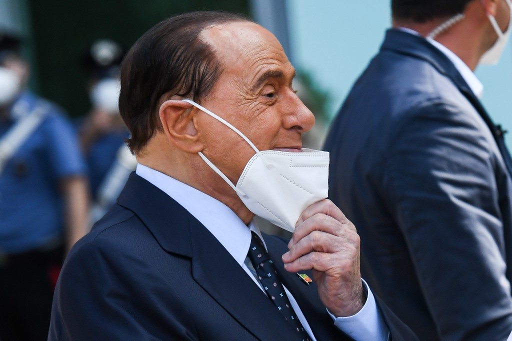 Berlusconi se souvient avoir chanté «Douce France» avec Giscard