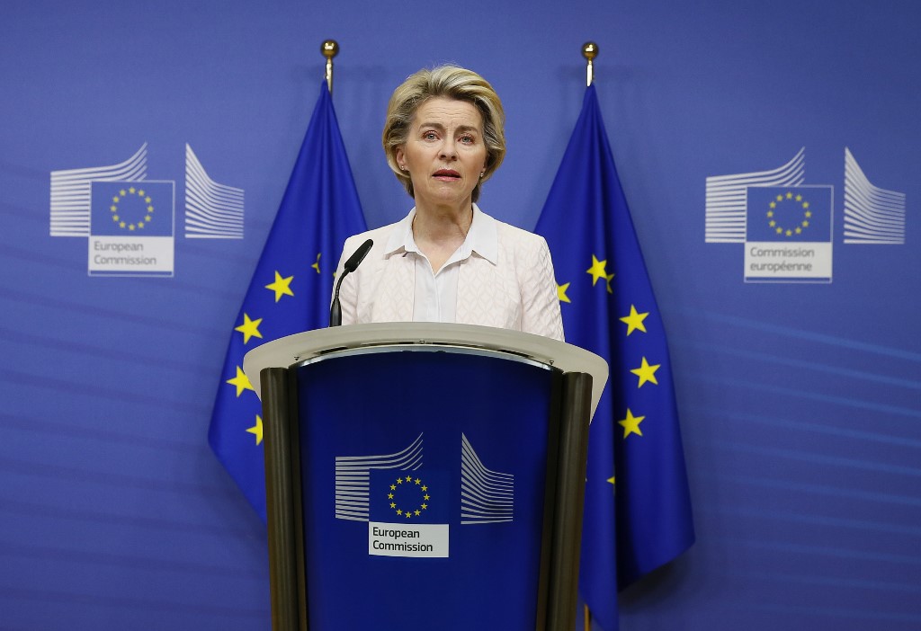 La présidente de la Commission européenne, Ursula von der Leyen, fait une déclaration à la Commission européenne à Bruxelles. (AFP)