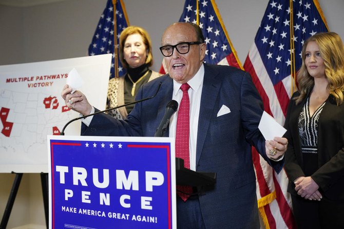 Giuliani positif à la Covid-19, le cercle de Trump une nouvelle fois touché