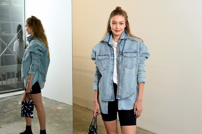 Gigi Hadid célèbre sa maternité alors qu'elle retourne au travail