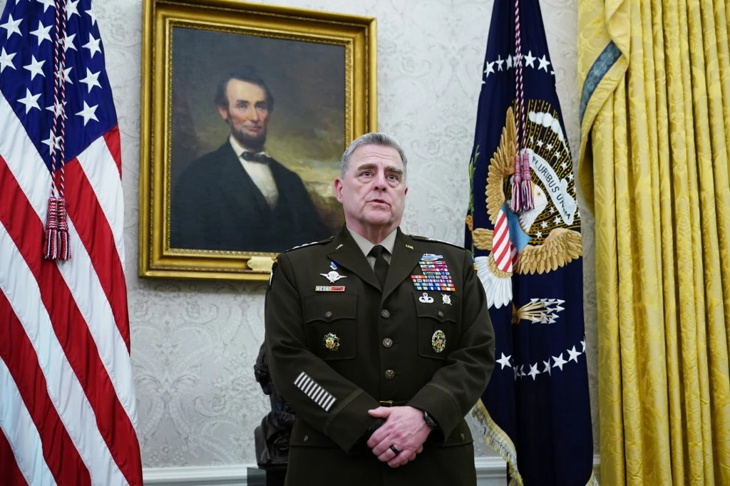 Le général Mark Milley a évoqué mardi avec les négociateurs talibans "la nécessité de réduire immédiatement la violence et d'accélérer les progrès vers une solution politique. (AFP)