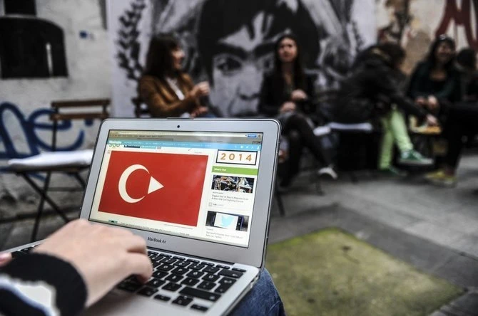 Groupes de défense des droits de l’Homme: la décision de YouTube en Turquie menace la liberté d'expression