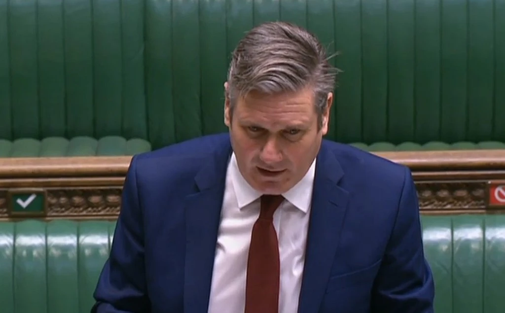 Variante du virus: le gouvernement britannique se réunit d'urgence, tensions sur les approvisionnements