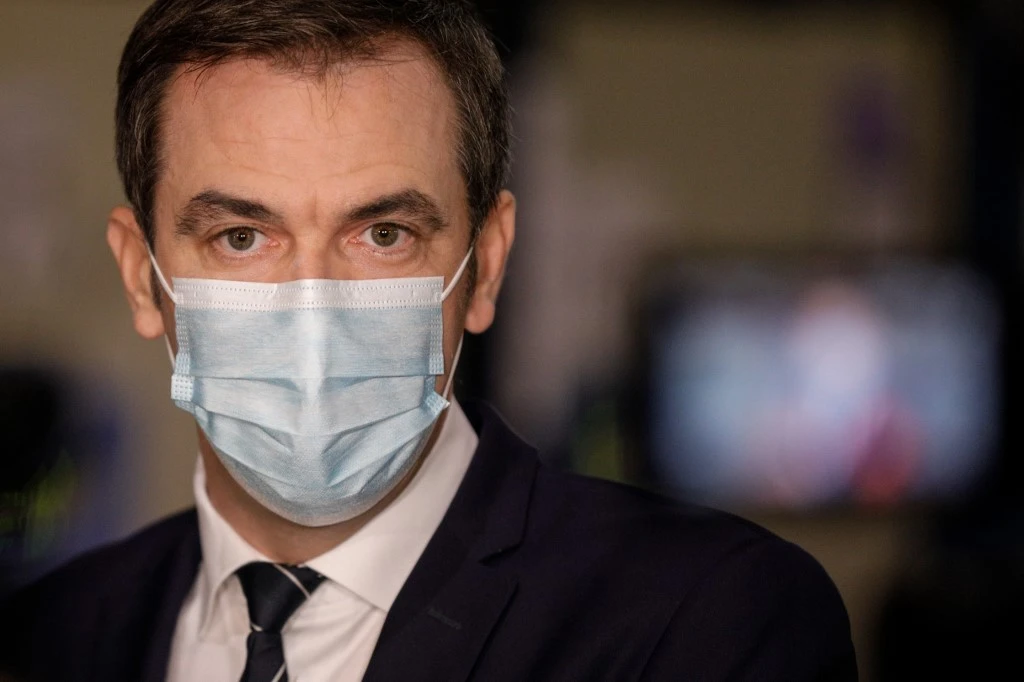 Un projet de loi liant liberté de circuler et vaccination fait polémique en France