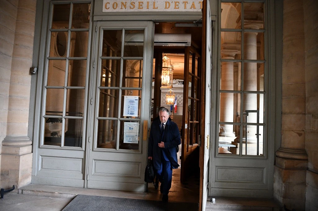 Le Conseil d’État a examiné sans se prononcer mercredi la validité des trois décrets adoptés récemment par le gouvernement et qui élargissent les possibilités de fichage.(AFP)