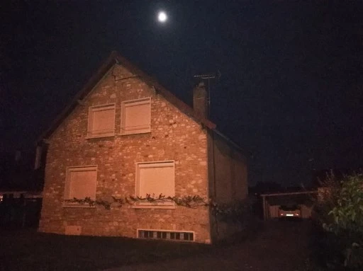 Yvelines: une fillette et son frère poignardés par leur tante, le garçon décédé