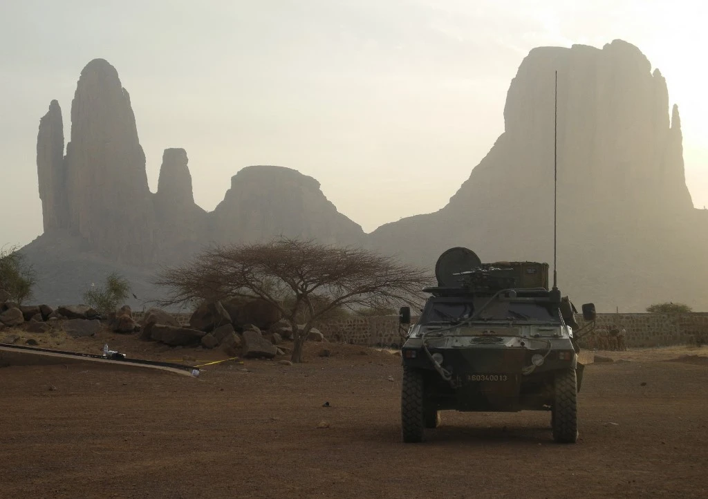 Trois soldats français tués au Mali, Macron «ému» mais «déterminé»