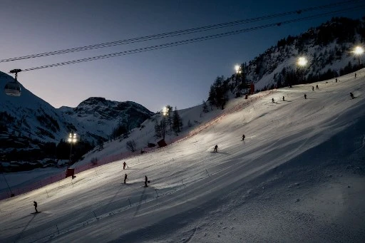 Paris veut sévir pour empêcher les Français d'aller skier à l'étranger