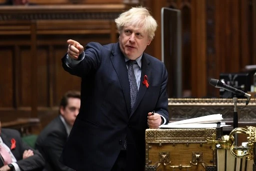 Malgré la rébellion, Boris Johnson fait adopter ses restrictions post-confinement