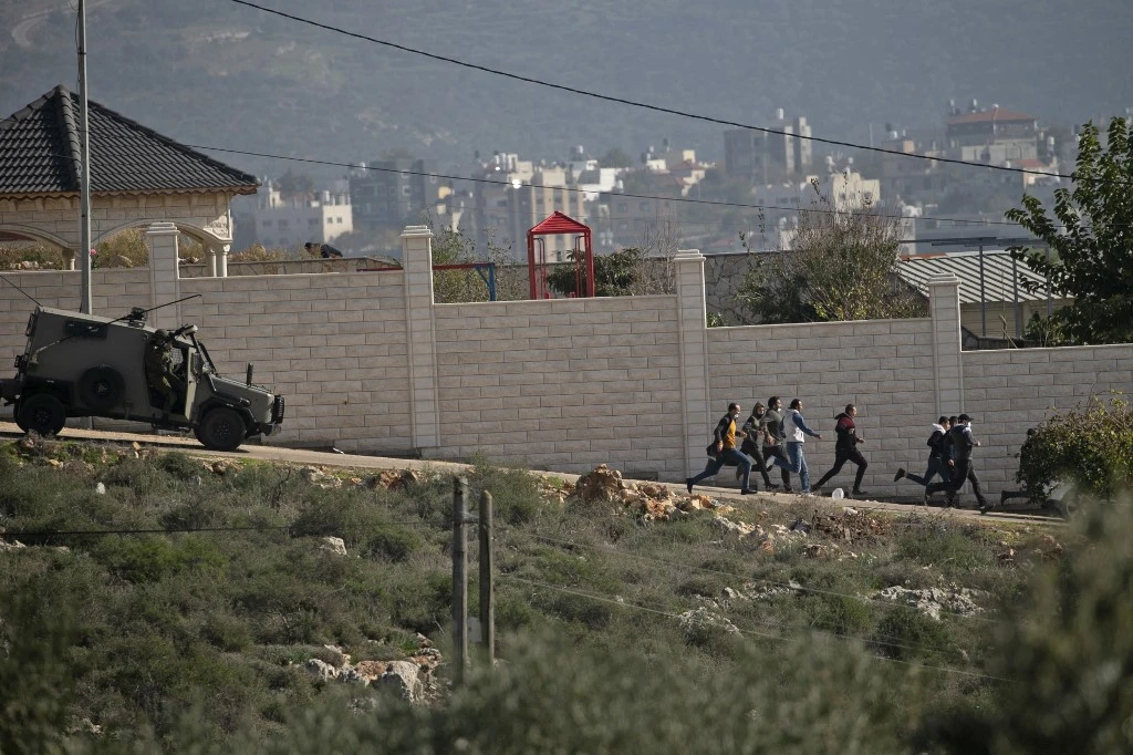 Un adolescent palestinien tué par des tirs israéliens en Cisjordanie